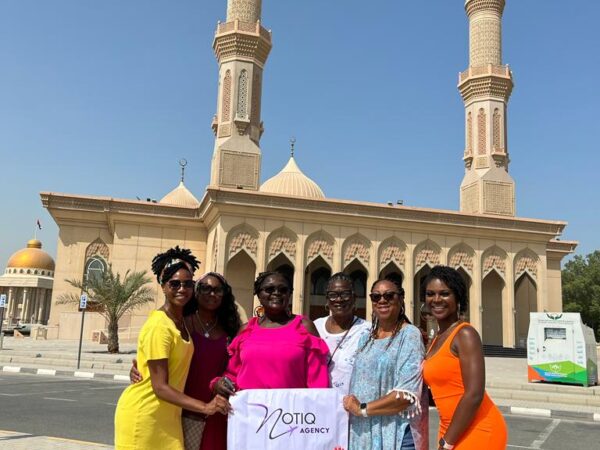 Group of women in front of Sheikh Zayed Mosque. Dubai getaway